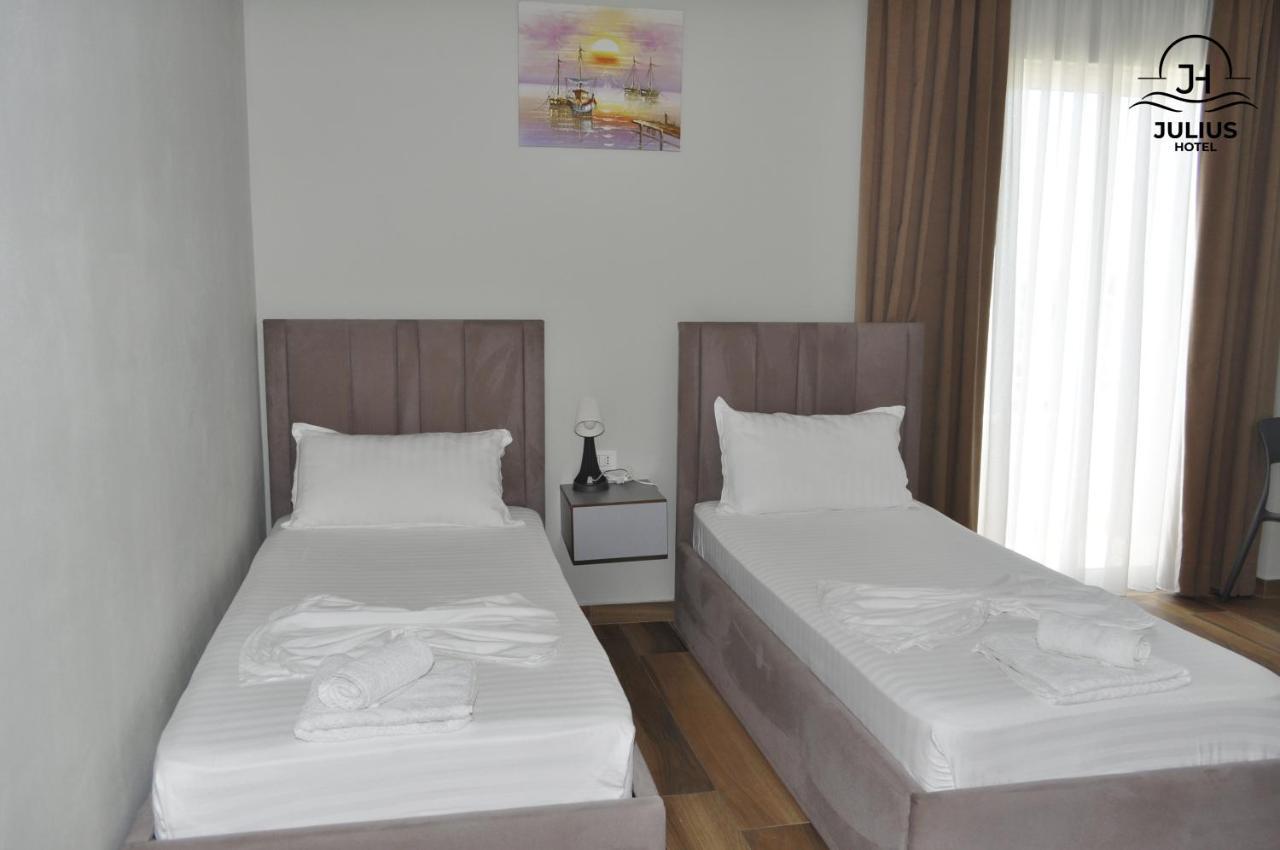 Julius Hotel Golem  Extérieur photo