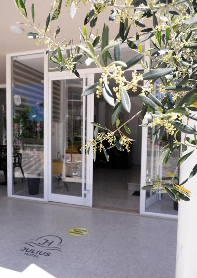 Julius Hotel Golem  Extérieur photo