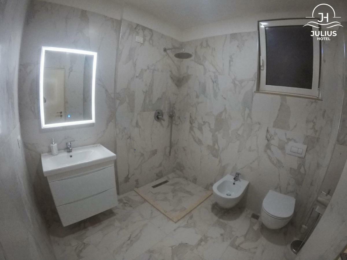 Julius Hotel Golem  Extérieur photo