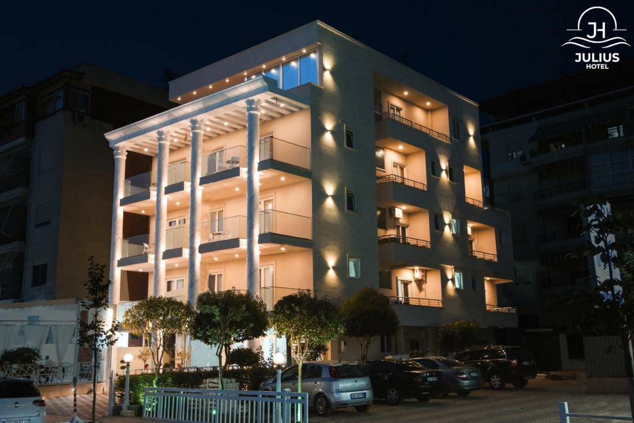 Julius Hotel Golem  Extérieur photo