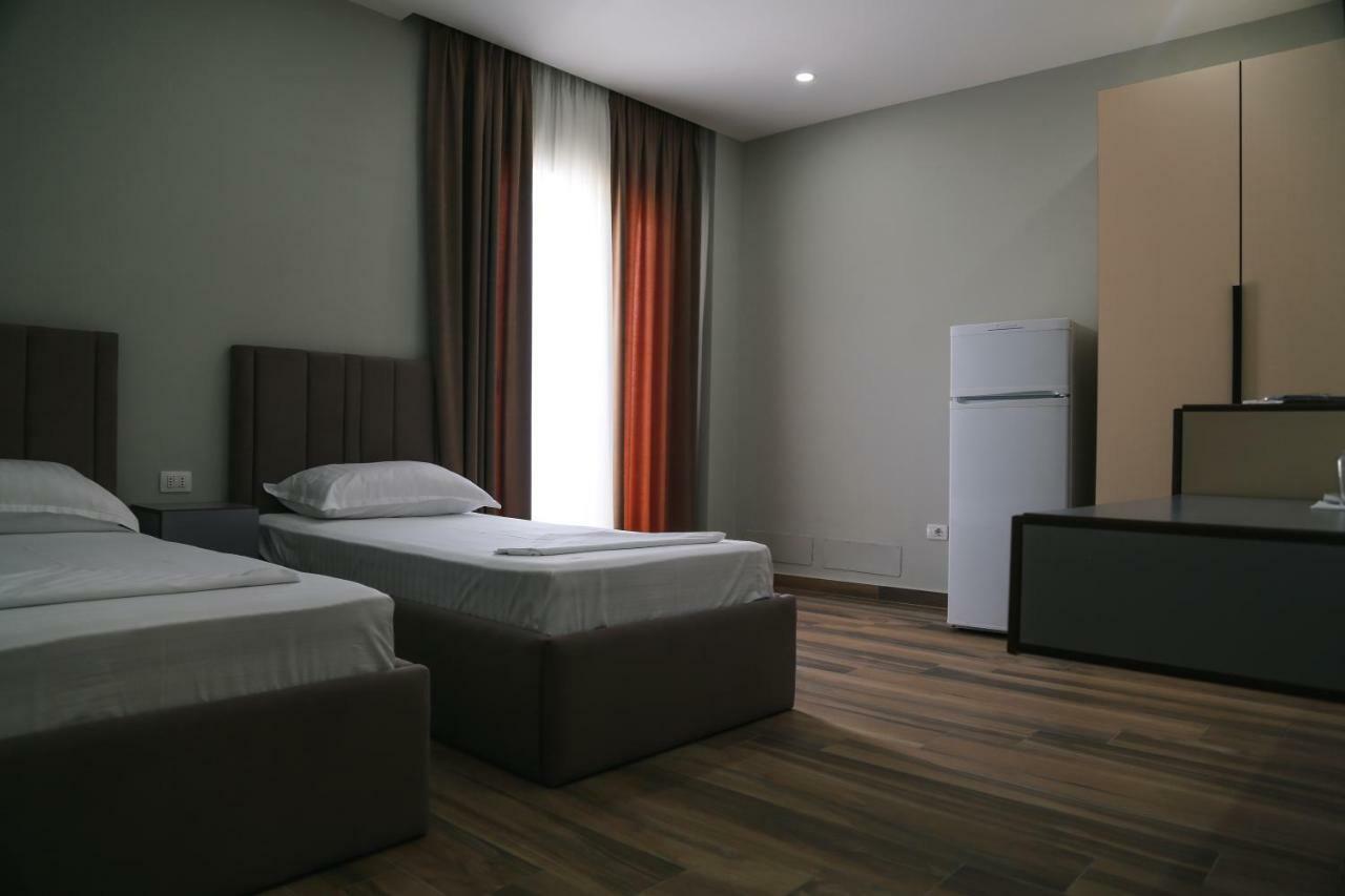 Julius Hotel Golem  Extérieur photo