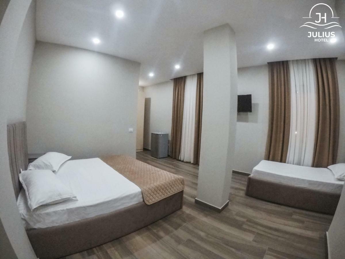 Julius Hotel Golem  Extérieur photo